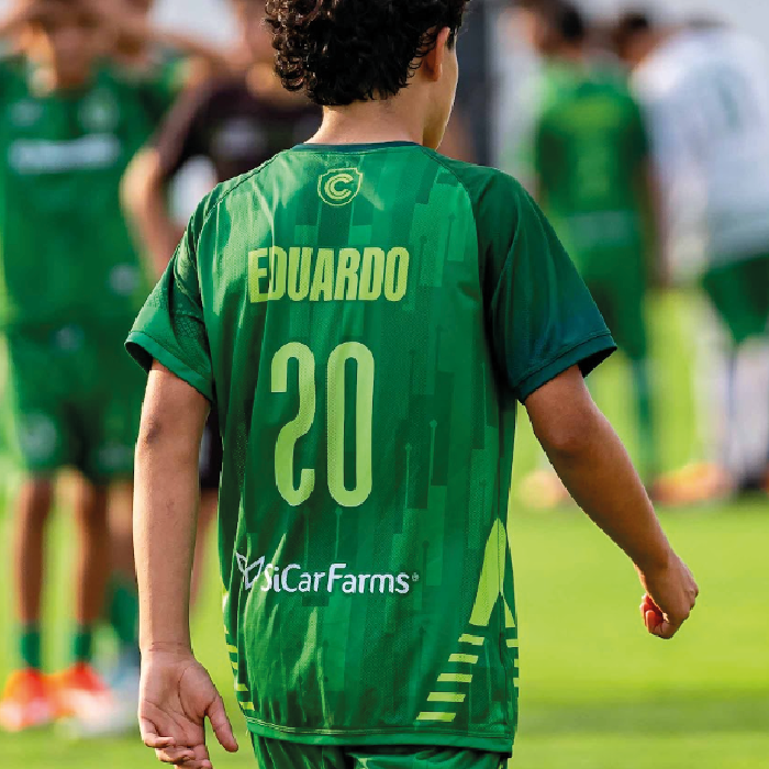 Jugador de fútbol patrocinado por SiCar Farms